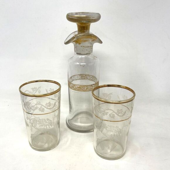 Antique 1800s Hawkes Etched Decanter & Two Glasses Dresser/Apothecary/Bottle 7” - Picture 2 of 16